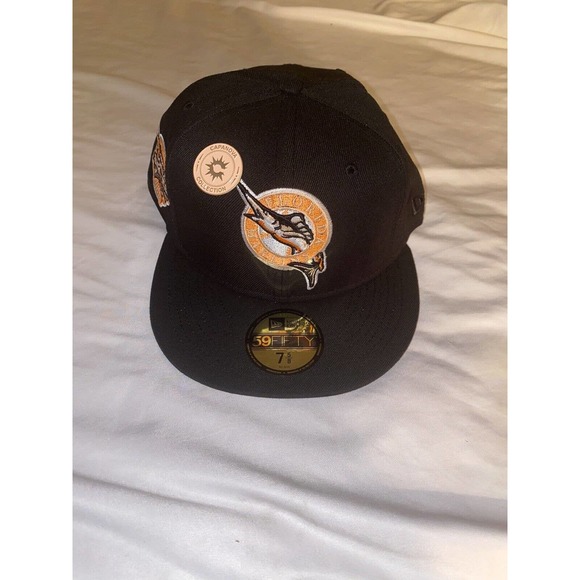 New Era Exclusive Florida Marlins Collection Fitted Hat Size 7 5/8 Capanova pin - Picture 2 of 8